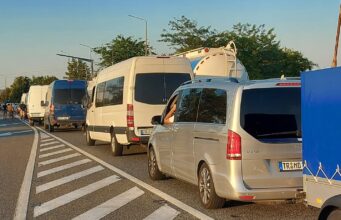 Podul de flori versus Vama de pe Prut ce umilește națiunea „Coada auto” se întinde până la benzinăria din Albița. 2 august 2026. Ora 19.30