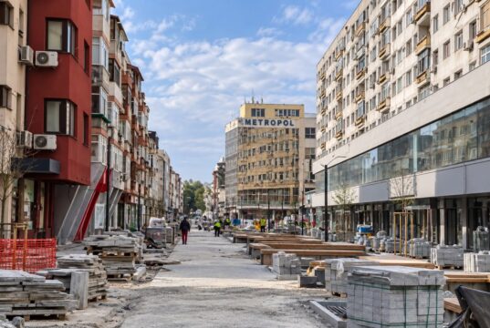 Constanța înțolită de la second hand, pe facturi de lux