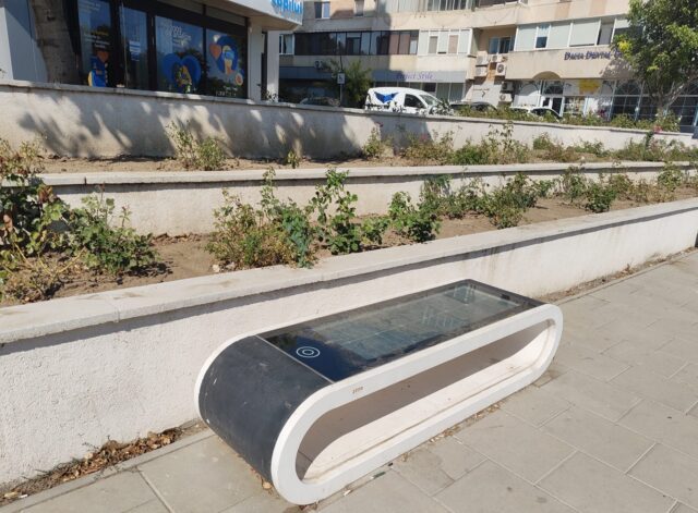 Autor: Dan MIHĂESCU/Instantaneu citadin Piațeta Dacia din Constanța
